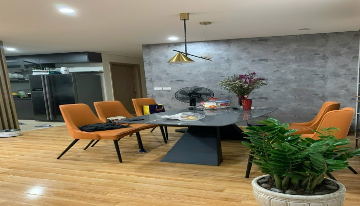 Càn bán Hoa hậu căn hộ chung cư 82 Nguyễn Tuân, 122m2, 3 ngủ, 9x tỷ